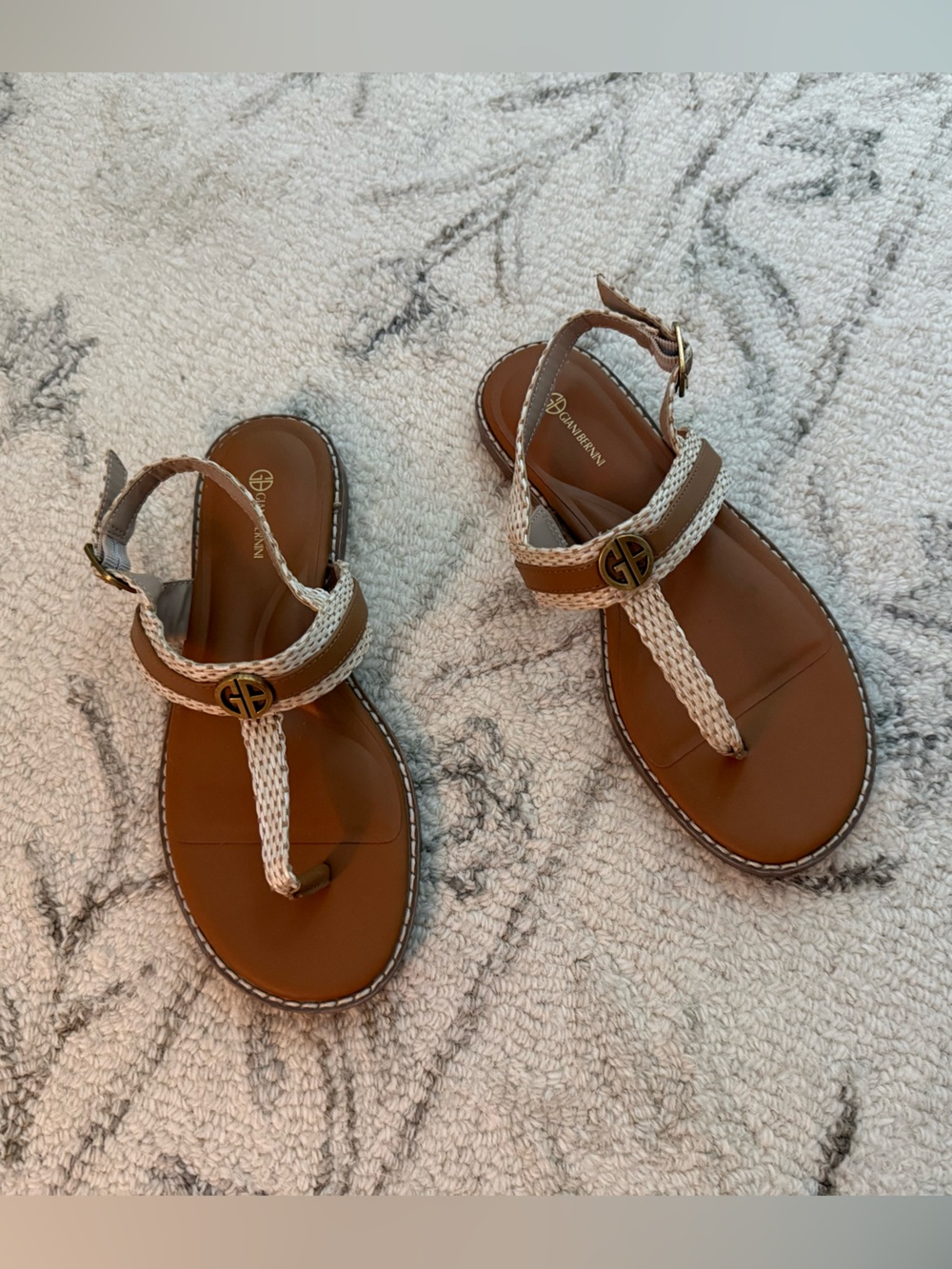 Giani Bernini Flat Thong Sandals Women’s Size 6 Tan & Natural Woven Ankle Strap